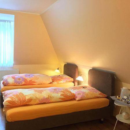 Barcelona Bed & Breakfast Дюселдорф Стая снимка
