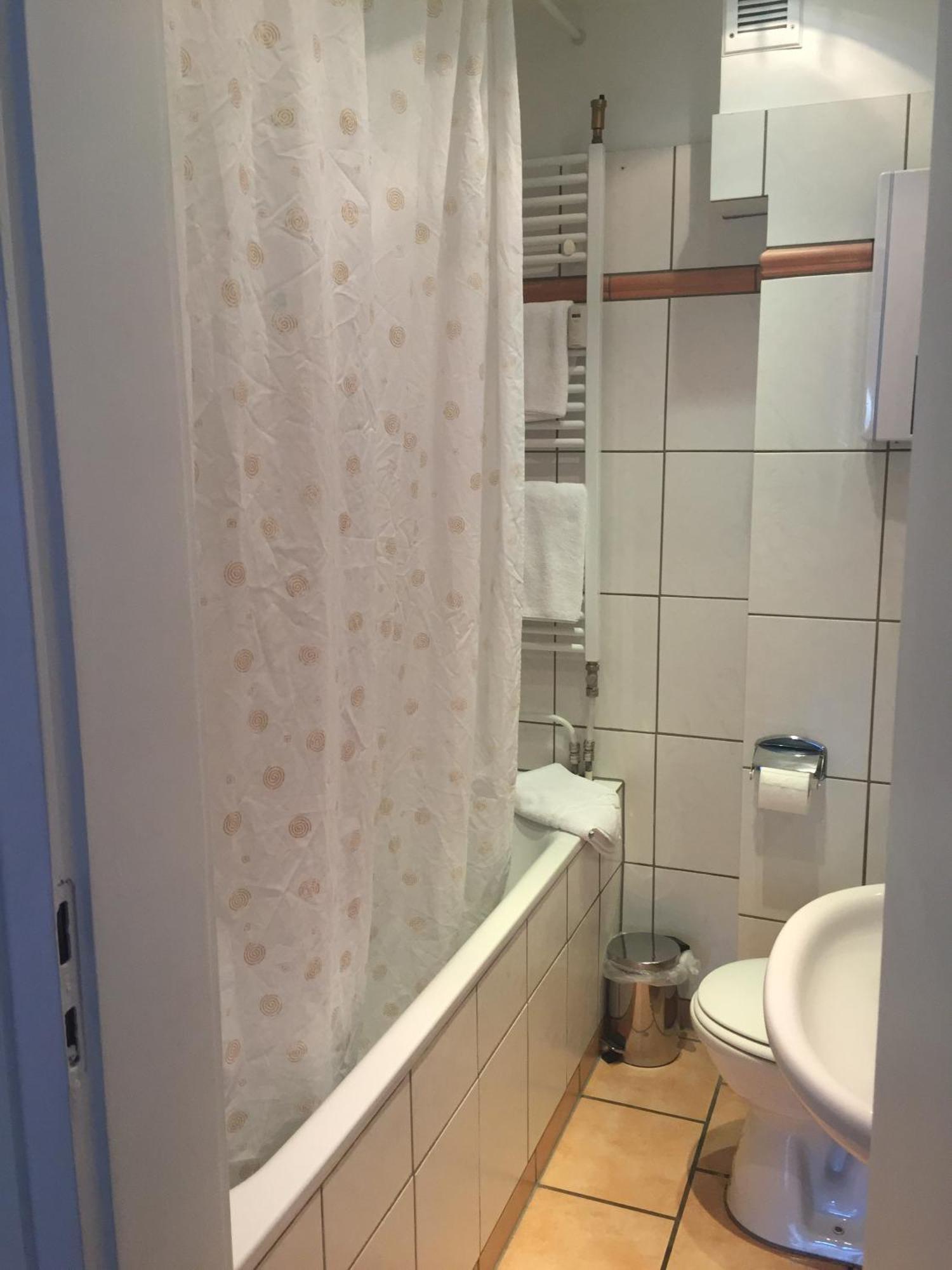 Barcelona Bed & Breakfast Дюселдорф Стая снимка