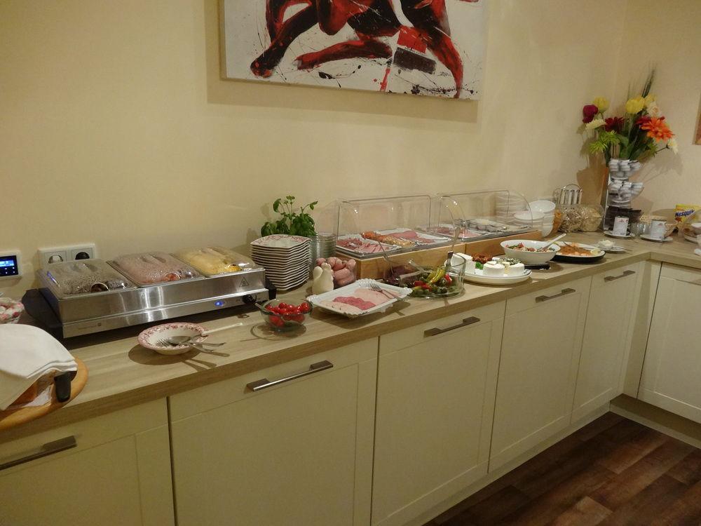 Barcelona Bed & Breakfast Дюселдорф Екстериор снимка