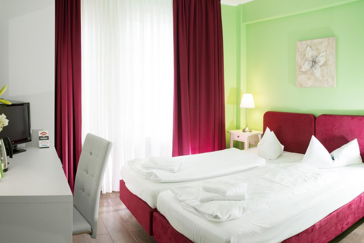 Barcelona Bed & Breakfast Дюселдорф Екстериор снимка